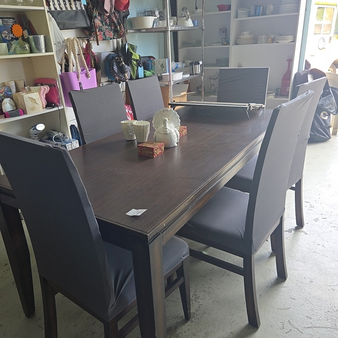 dining room table w/ 6 chairs