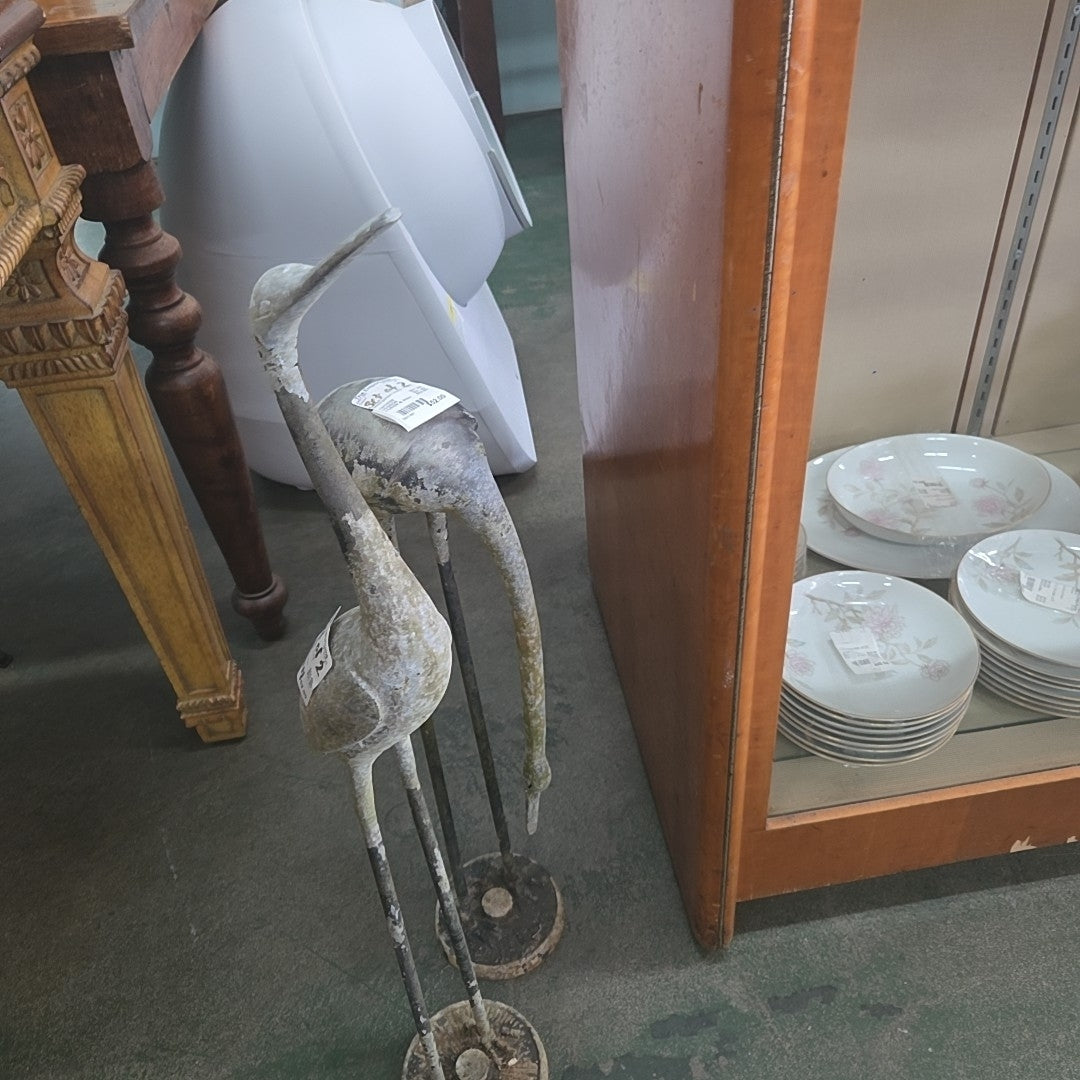 Metal garden crane