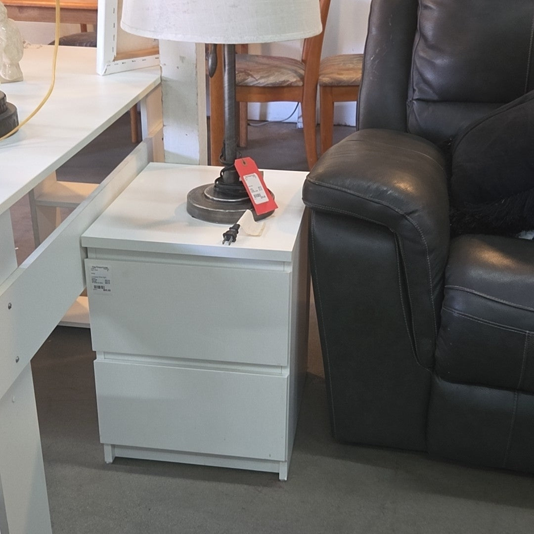2 Draqwer White Night Stand