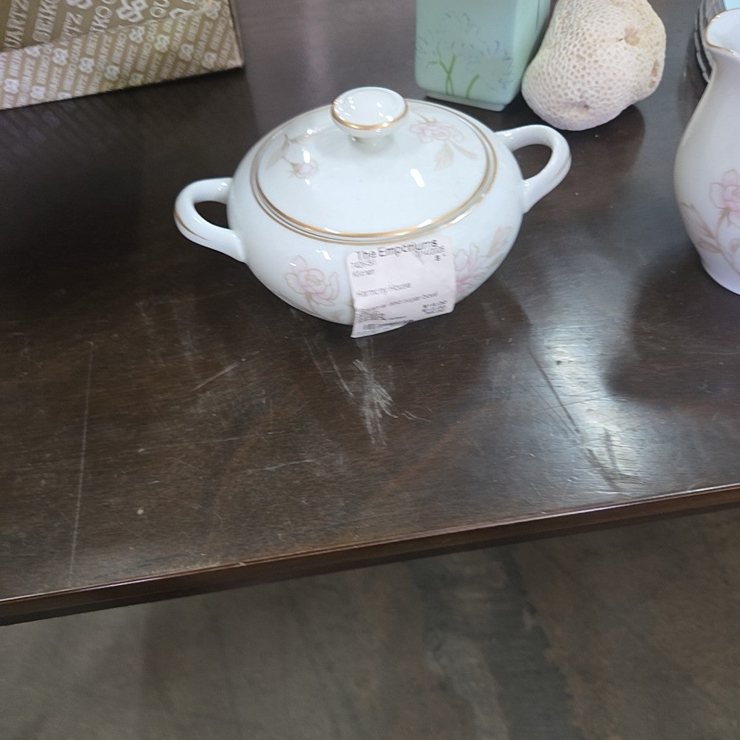 Creamer and sugar bowl set (2)