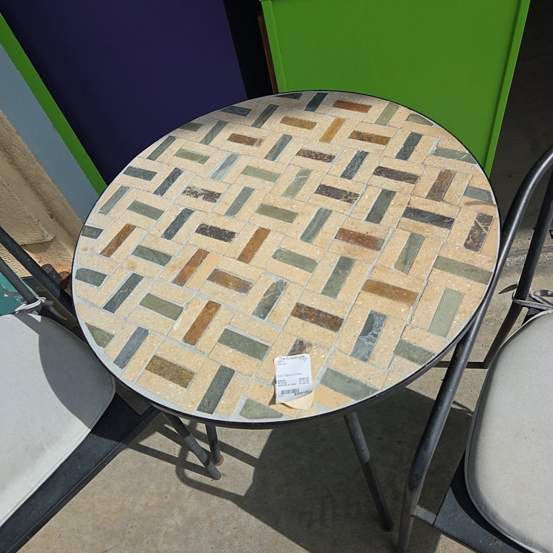 Bistro Table w 2 chairs