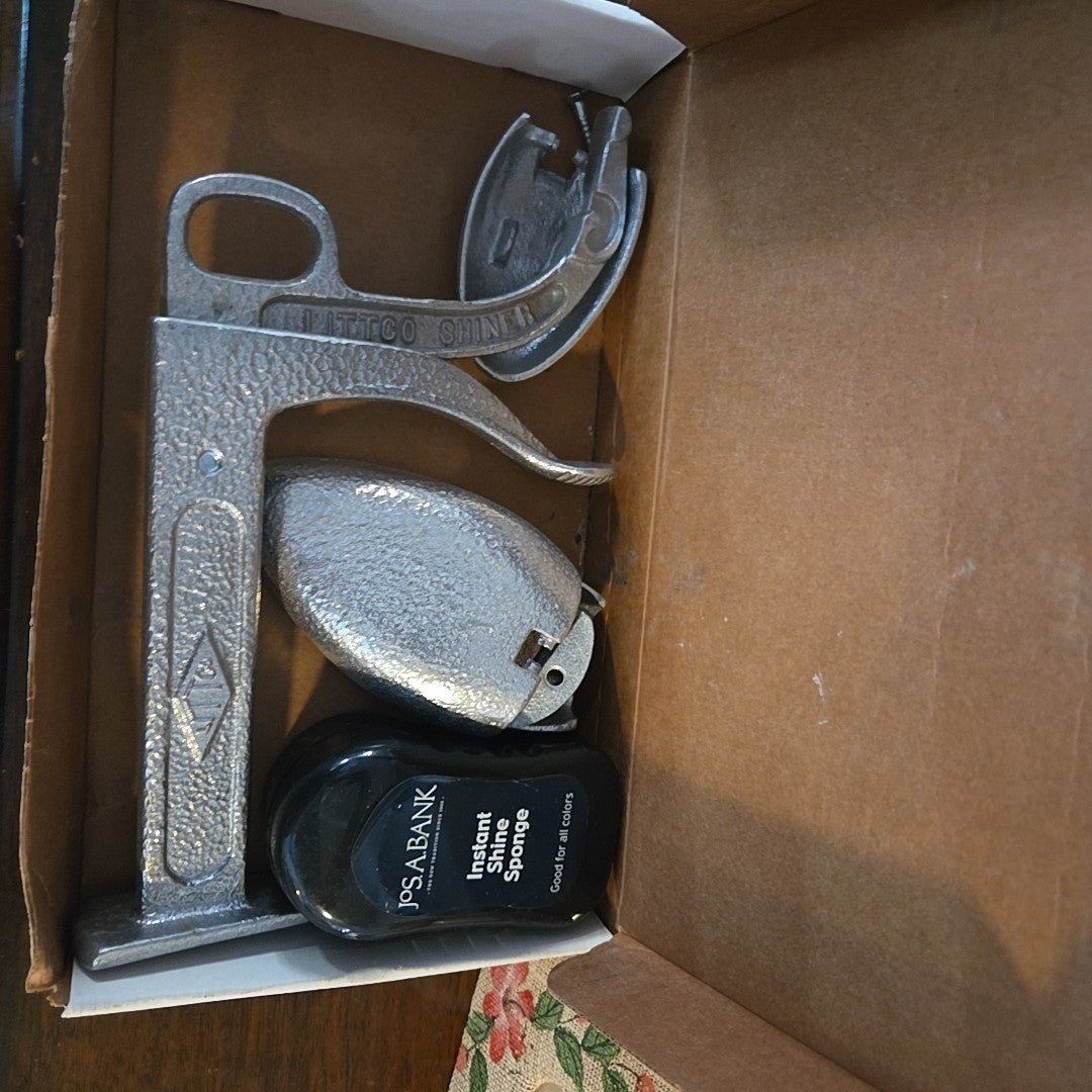 shoe stretcher and shiner kit