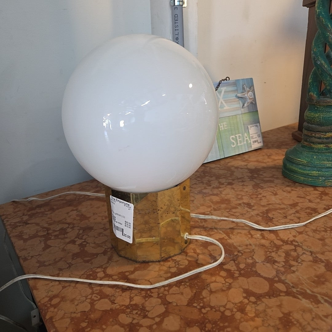 White Lightbulb (LG)