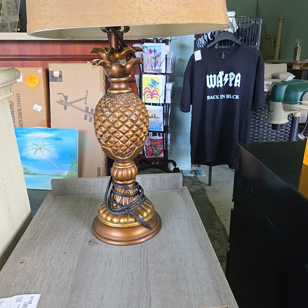 Vintage style pineapple lamp
