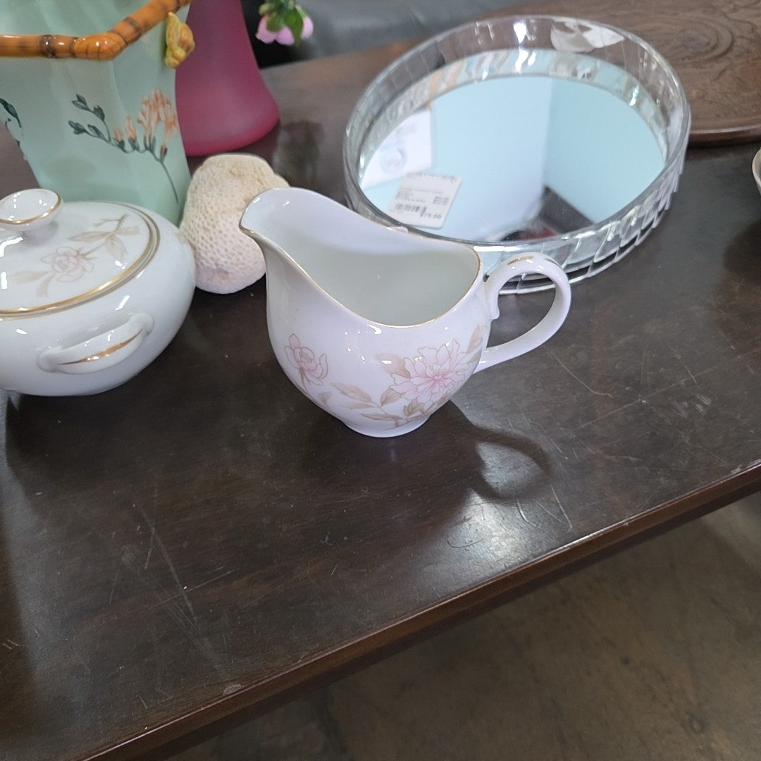 Creamer and sugar bowl set (2)