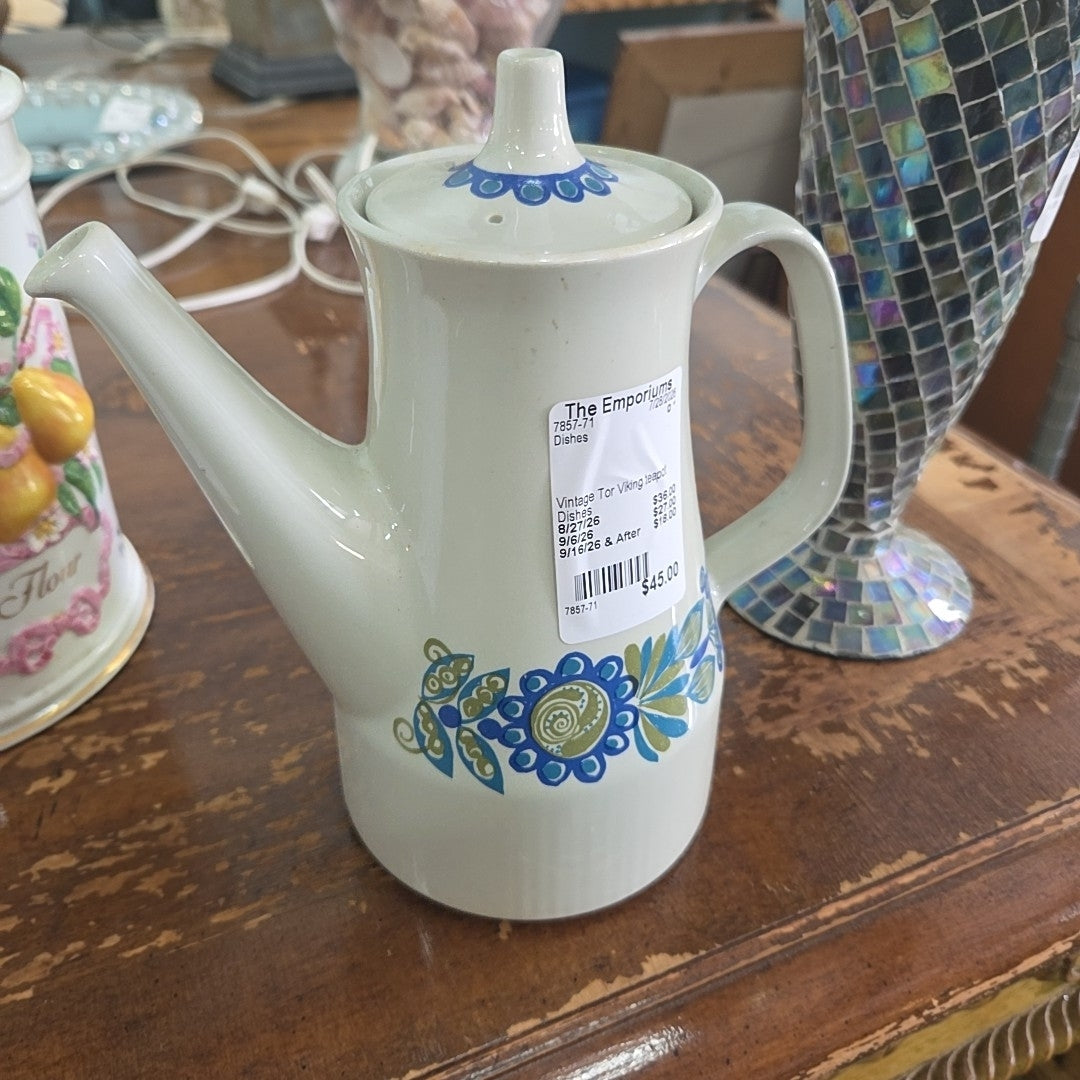 Vintage Tor Viking teapot Dishes