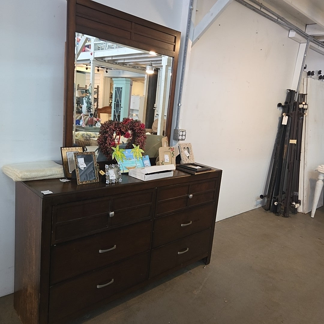 Dresser w mirror & accent pillows