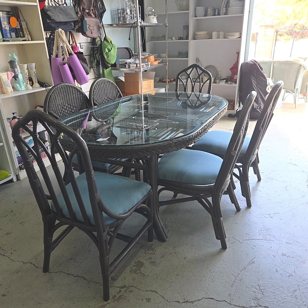Dining table set (glass surface)